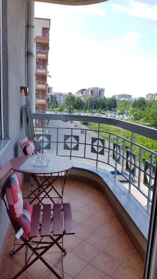 Cozy Home In Skopje Ngoại thất bức ảnh